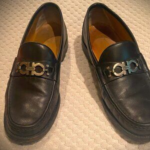FERRAGAMO (GANCINI) LOGO EMBELLISHED LEATHER LOAFERS (Black) -- Size 8 D